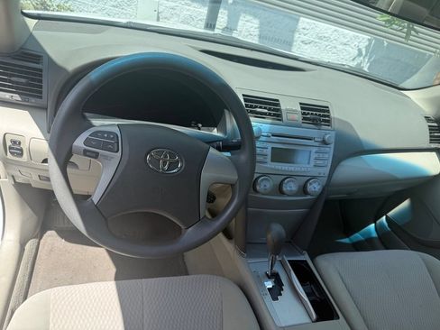 Used 2011 Toyota Camry LE FWD image 5