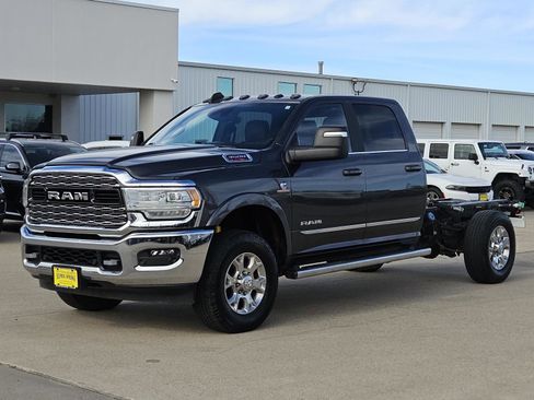 Used 2023 RAM 3500 Limited image 3