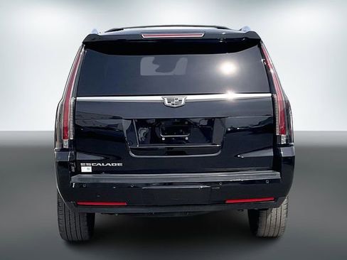 Used 2019 Cadillac Escalade Luxury AWD/4WD image 4