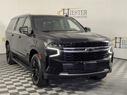Used 2021 Chevrolet Suburban LS image 2