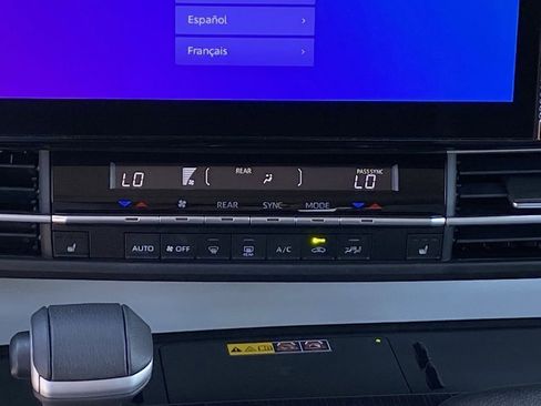 Certified 2025 Toyota Sienna XLE FWD image 31