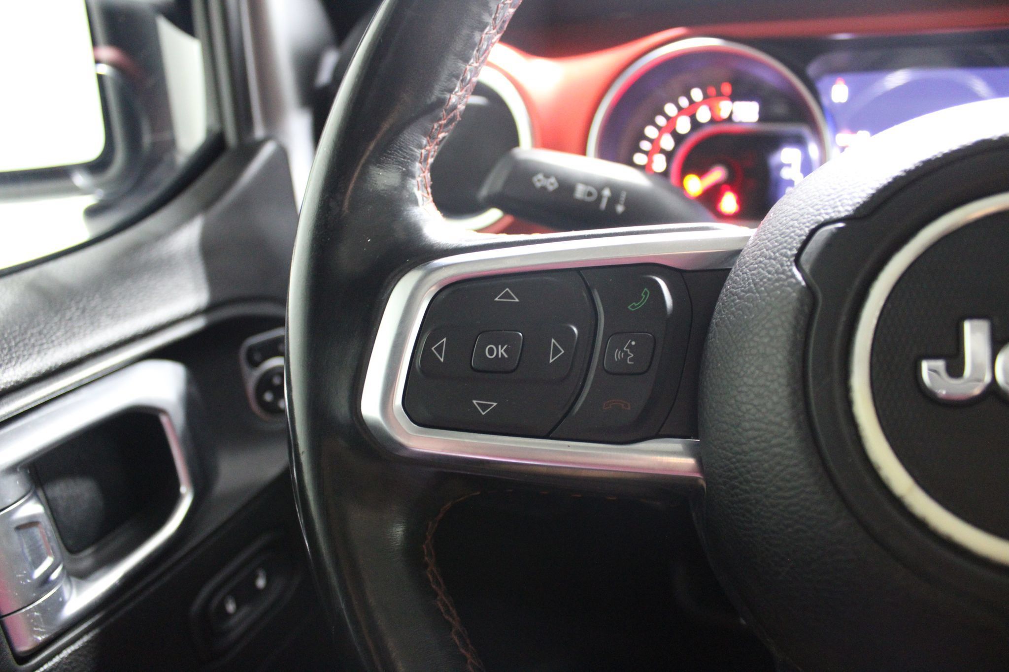 Used 2020 Jeep Gladiator Rubicon AWD/4WD image 39