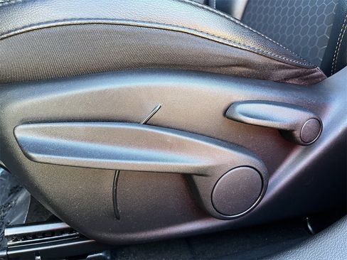 Used 2020 Jeep Compass Latitude w/ Cold Weather Group image 23