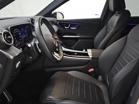 Used 2025 Mercedes-Benz GLC 300 4MATIC image 2