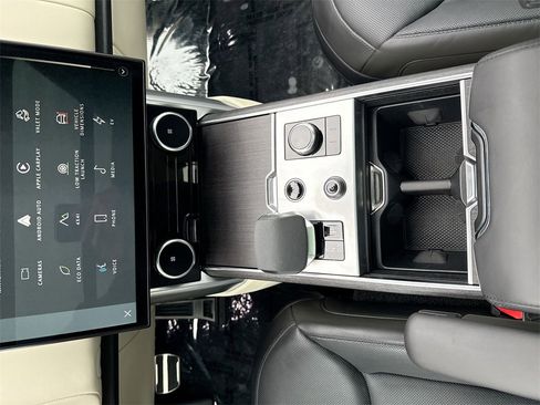 Used 2023 Land Rover Range Rover SE image 21