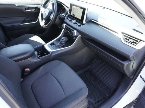 Used 2025 Toyota RAV4 XLE AWD/4WD image 22