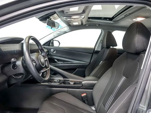 Used 2025 Hyundai Elantra SEL image 13