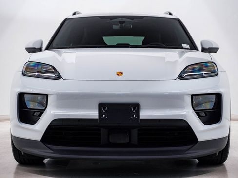Certified 2025 Porsche Macan Electric image 6
