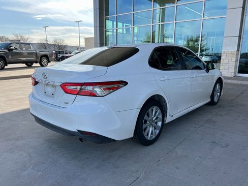Used 2019 Toyota Camry LE image 10
