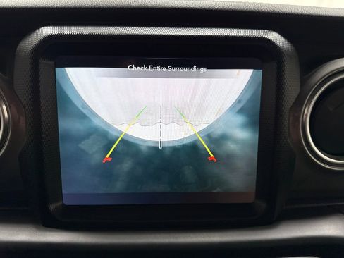 Used 2020 Jeep Wrangler Unlimited Sahara image 31