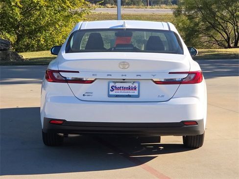 Used 2025 Toyota Camry LE image 7