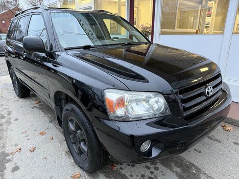 Used 2007 Toyota Highlander 4WD V6 w/ 3rd Row image 2