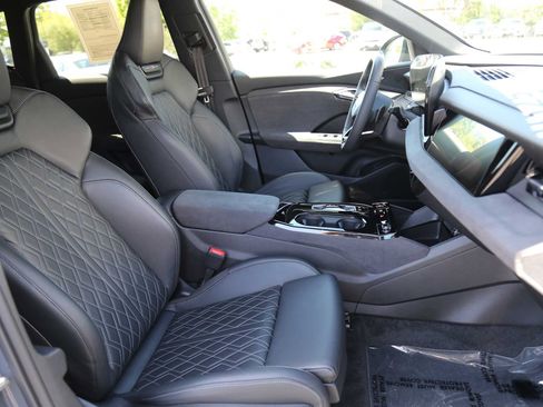 Certified 2025 Audi SQ6 e-tron Prestige AWD/4WD image 20