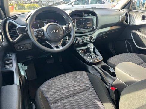 Certified 2025 Kia Soul LX w/ LX Technology Package image 14