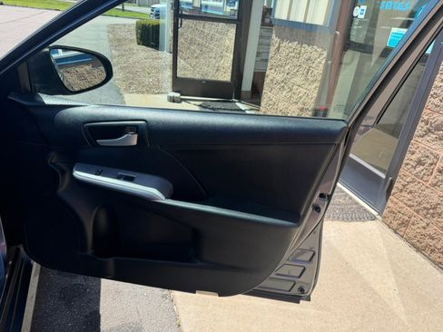 Used 2014 Toyota Camry SE w/ Moonroof Package FWD image 21