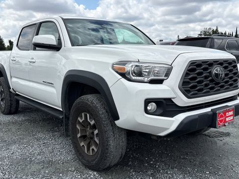 Used 2022 Toyota Tacoma TRD Off-Road AWD/4WD image 10