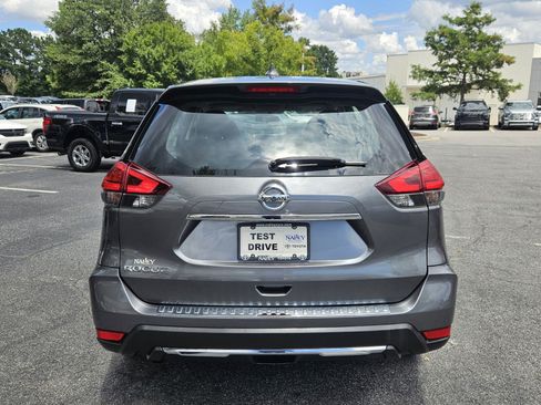 Used 2017 Nissan Rogue S FWD image 6