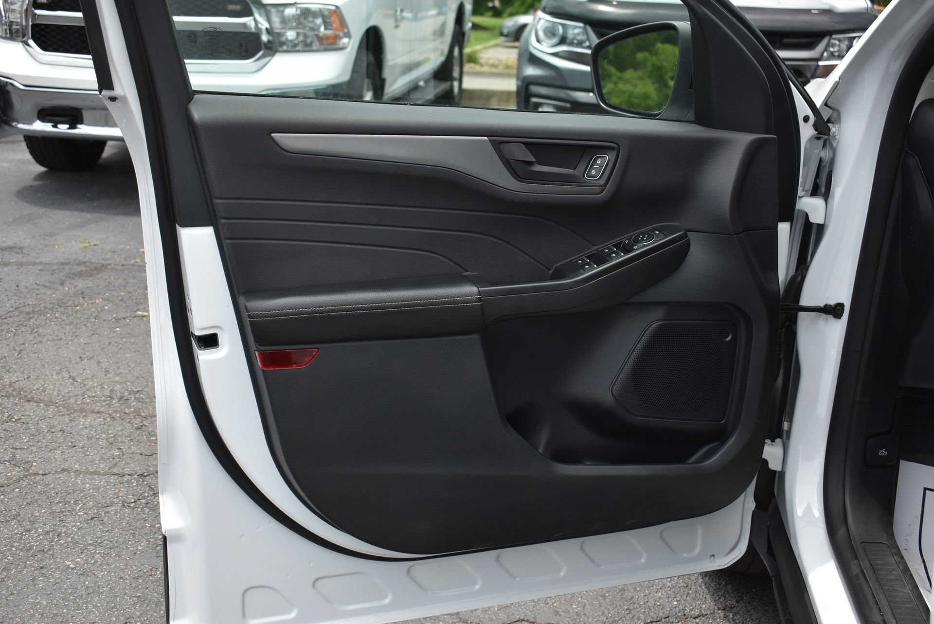 Used 2025 Ford Escape Active AWD/4WD image 11
