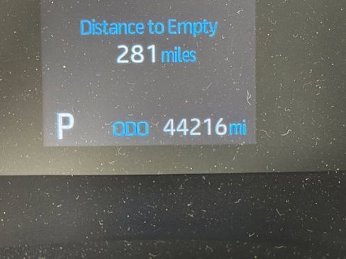 Used 2022 Toyota Highlander LE FWD image 28