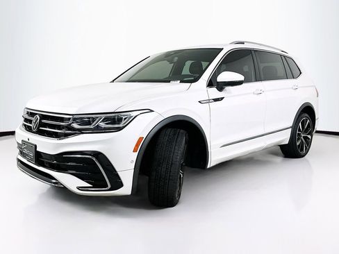 Used 2022 Volkswagen Tiguan SEL R-Line image 2