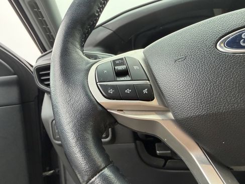 Used 2023 Ford Explorer XLT image 14