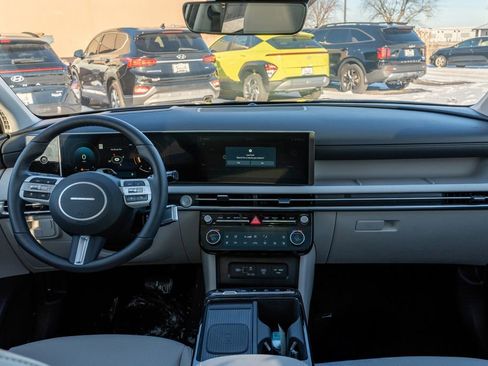 New 2025 Hyundai Tucson Limited image 17