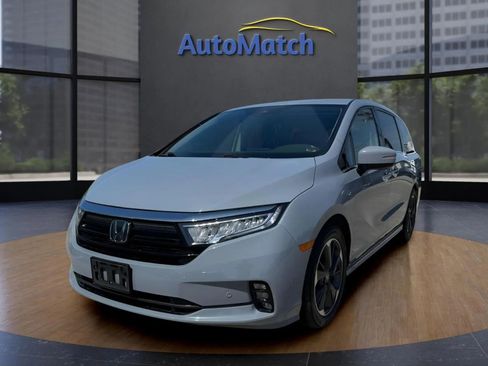 Used 2023 Honda Odyssey Elite image 3
