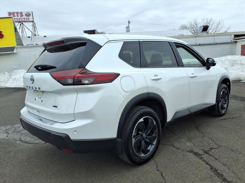 Certified 2025 Nissan Rogue SV image 3