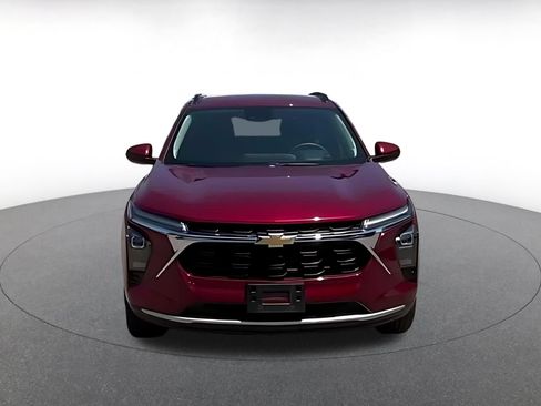 Used 2025 Chevrolet Trax LT FWD image 9