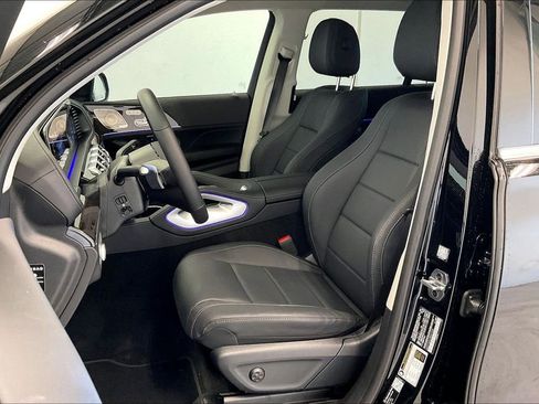 Used 2026 Mercedes-Benz GLS 450 4MATIC image 9