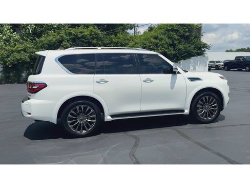 Used 2024 Nissan Armada Platinum w/ Captain's Chairs Package RWD image 8