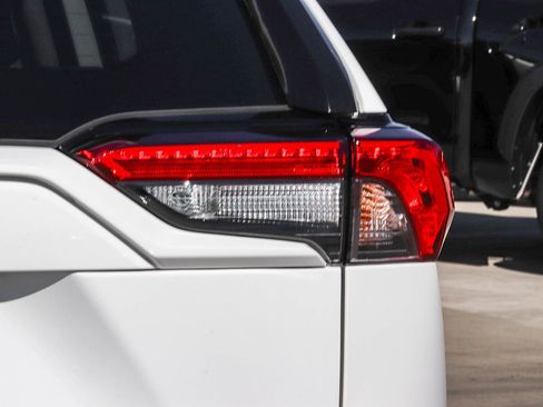 Certified 2025 Toyota RAV4 XLE AWD/4WD image 8
