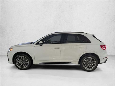Certified 2025 Audi Q3 2.0T Premium w/ Convenience Package image 9