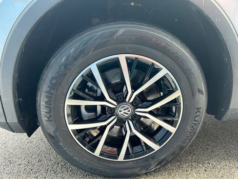 Used 2021 Volkswagen Tiguan SE image 27