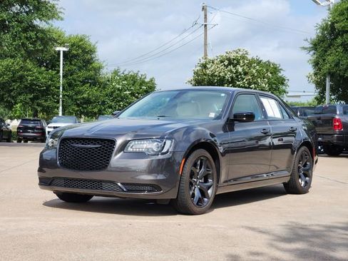 Certified 2023 Chrysler 300 Touring w/ Sport Appearance Package RWD image 3