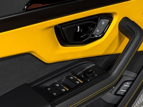 Used 2025 Lamborghini Urus S AWD/4WD image 10