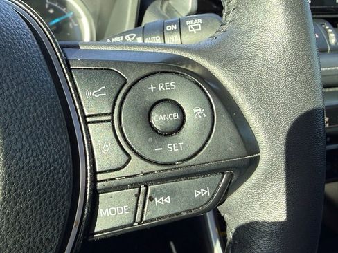 Used 2021 Toyota RAV4 Limited image 17