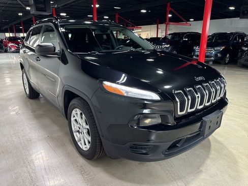 Used 2016 Jeep Cherokee Sport FWD image 8