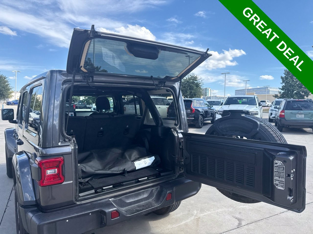 Used 2026 Jeep Wrangler Unlimited Sahara AWD/4WD image 7