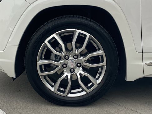 Used 2023 GMC Terrain Denali w/ Denali Premium Package image 9