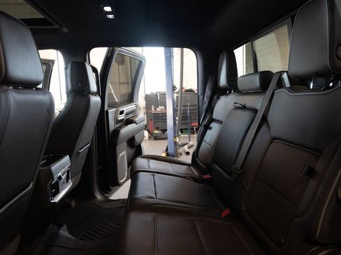 Used 2024 GMC Sierra 3500 Denali w/ Technology Package AWD/4WD image 21