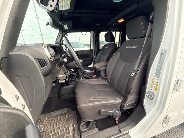 Used 2017 Jeep Wrangler Unlimited Sahara w/ Connectivity Group AWD/4WD image 8