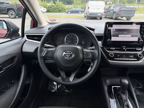 Used 2022 Toyota Corolla LE FWD image 16