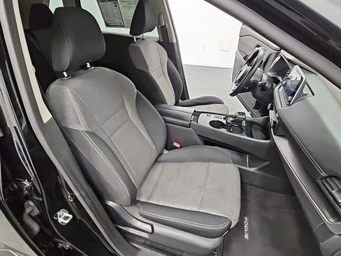 Used 2023 Nissan Rogue SV image 35