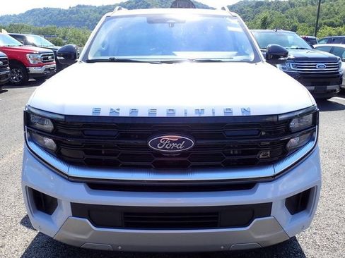 Used 2025 Ford Expedition Platinum AWD/4WD image 12