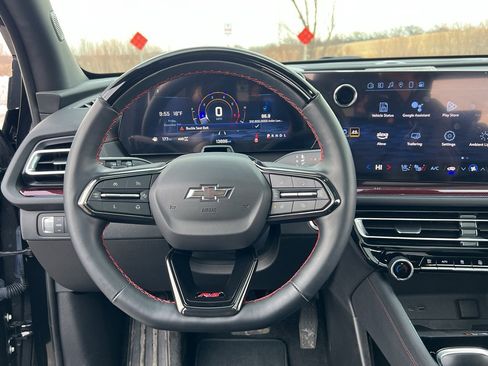 Used 2024 Chevrolet Traverse RS image 32