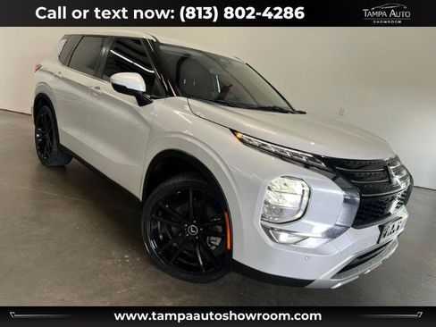 Used 2023 Mitsubishi Outlander SE FWD image 1