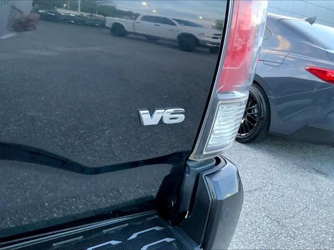 Used 2020 Toyota Tacoma Limited image 10