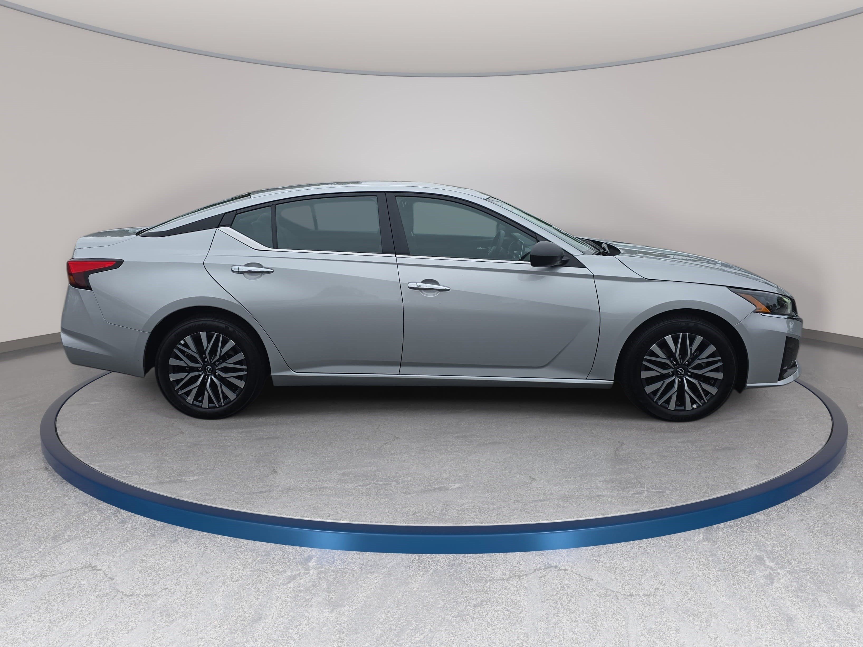 Used 2025 Nissan Altima 2.5 SV FWD image 4