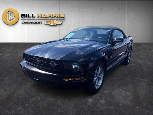 Used 2009 Ford Mustang Convertible RWD image 1